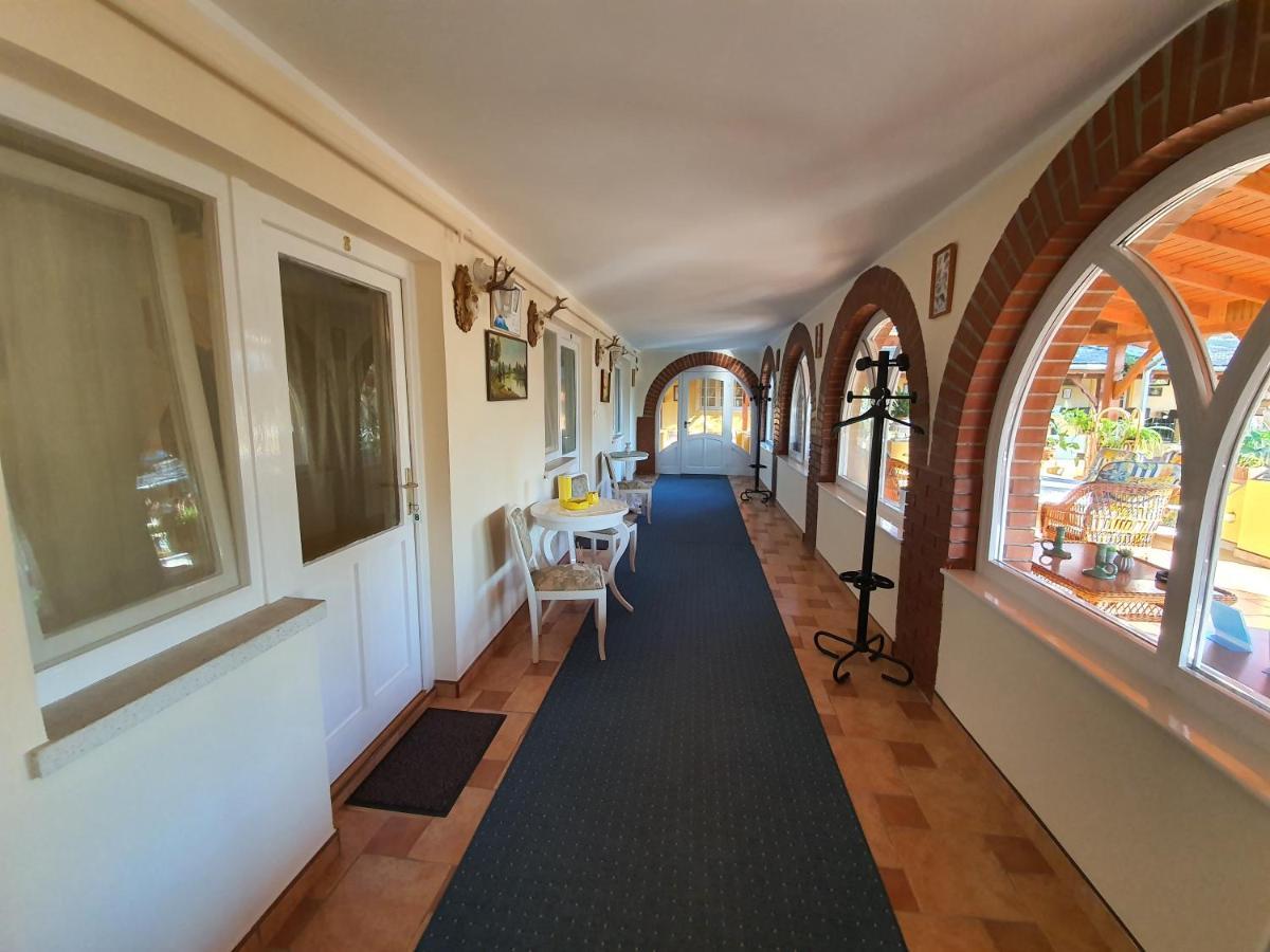 Platan Szallashely Hotel Sandorfalva Exterior photo